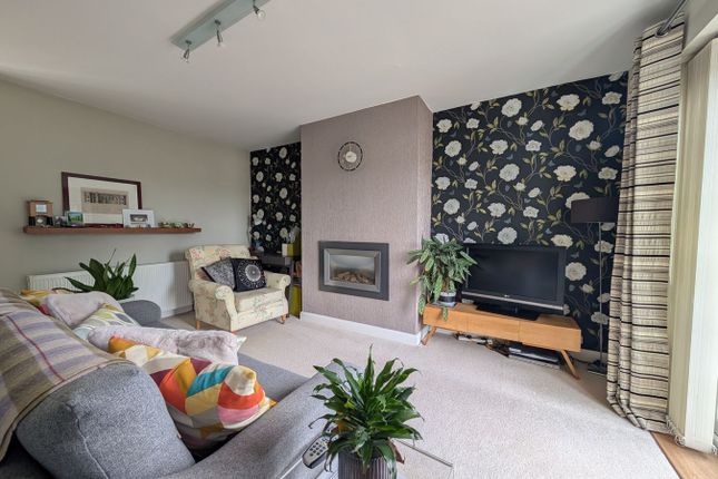 27, Silverdale Avenue, Keighley photo 4