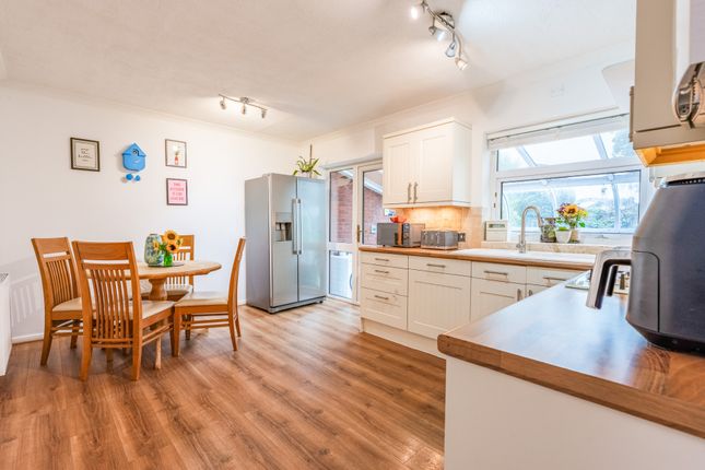 3, Victoria Avenue, Droitwich photo 4