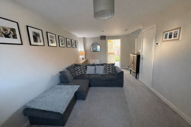 6, Fuller Close, Swindon photo 2