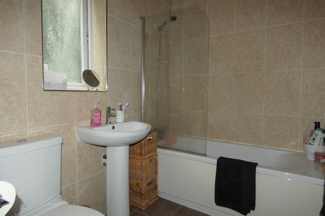 9 Primrose Hill, Batley photo 5