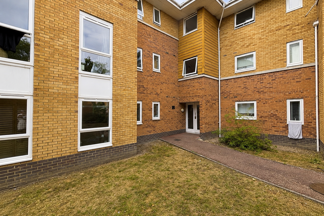 70, Manning Gardens, Croydon photo 3