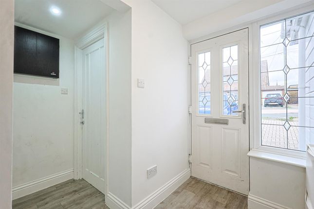 2, Waxwell Road, Hockley photo 4