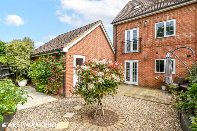 Semi-detached house for sale in Harmonds Wood Close, Broxbourne