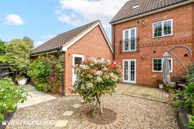 Thumbnail Semi-detached house for sale in Harmonds Wood Close, Broxbourne