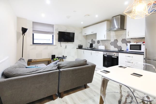 Flat 15, Corner House, Crwys Road, Cardiff photo 2