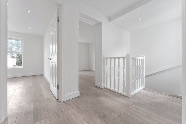 9A,, Myrtle Road, Sutton photo 4