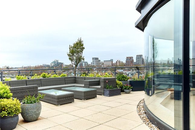 Flat 49, Castle Court, 1, Brewhouse Lane, London photo 2