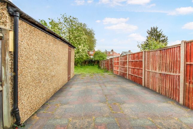36, The Chase, Edgware photo 5