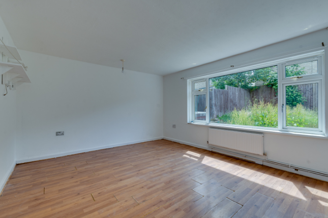 28, Skegness Walk, Corby photo 4