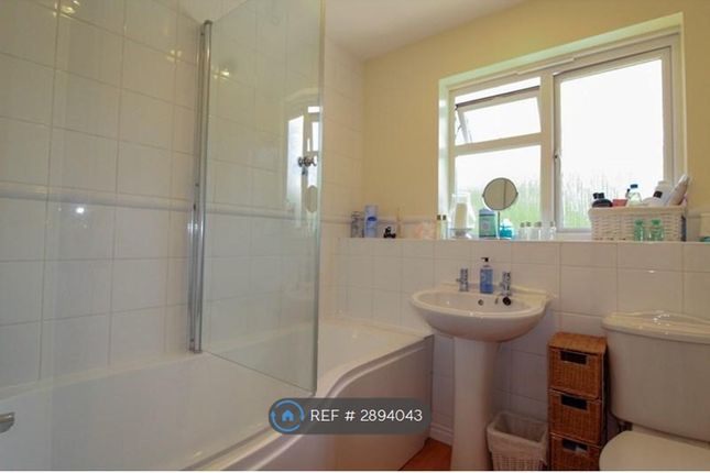 Darlands Drive, Barnet photo 3
