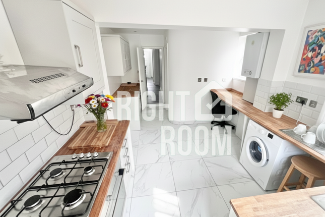 Room 1, 135 Grosvenor Road, London photo 3