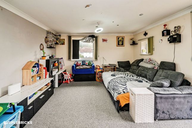 Flat 17/Kings View, West End Road, High Wycombe photo 4