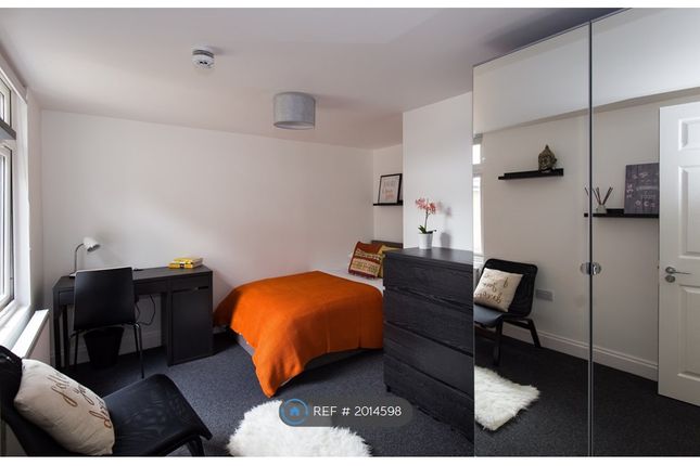 Room to rent in Euston Avenue, Watford