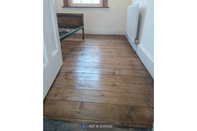 Grosvenor Road, Leyton, London photo 5