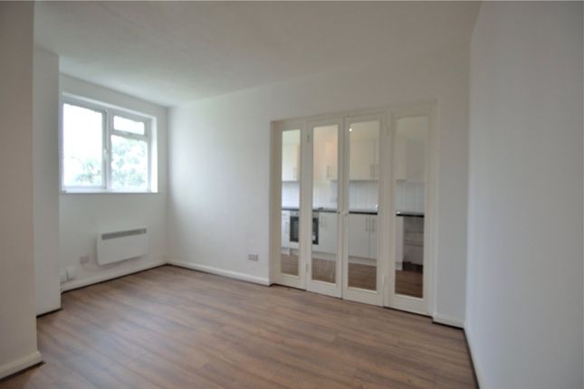 Flat to rent in Bedford Place, Croydon