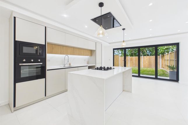44a, Berkeley Close, Ruislip photo 2