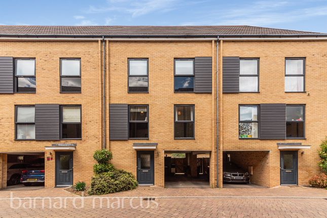 Town house for sale in Cotton Way, Wallington