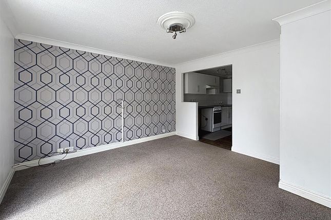 Flat 1, Clifford Court, Hornsea photo 3
