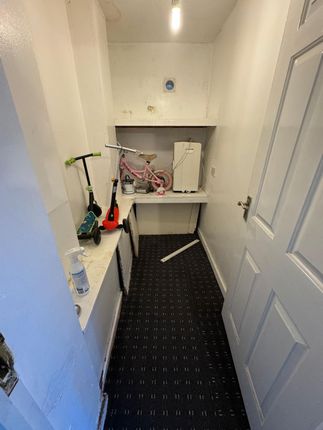 45, Gerard Gardens, Rainham photo 4