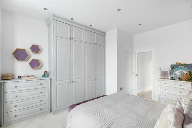 Flat for sale in Vermont Road, London