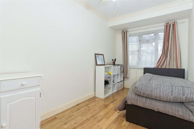 Flat for sale in Eaton Gardens, Hove