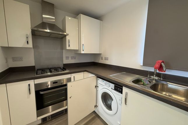 103, Corby photo 4