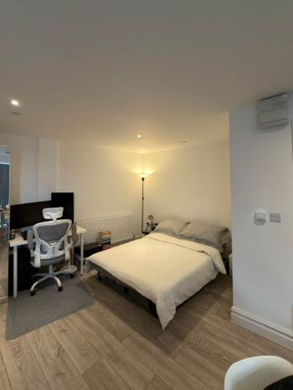 Flat 5 (4a) Sahni House, Alfred Road, London photo 4