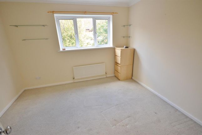 23, Copperfields, Luton photo 4