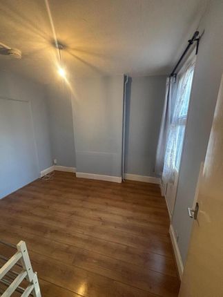 9, Pemdevon Road, Croydon photo 3