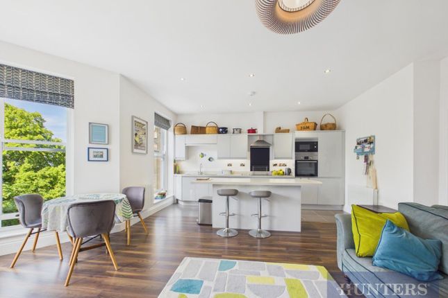 Apartment 4, 8, Esplanade Gardens, Scarborough photo 4