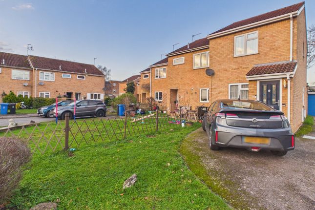 25, The Wheatbutts, Berkshire photo 2