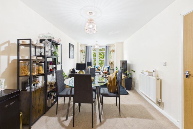 11 Hippisley Court,, Worton Road, Isleworth photo 3