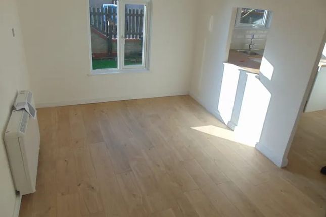 6, Lanham Place, Basildon photo 2
