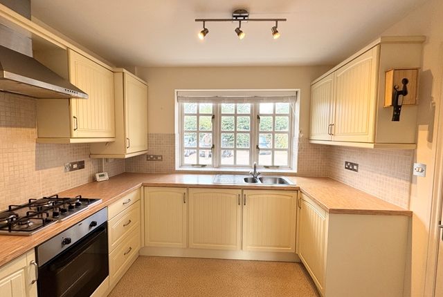 59 Countess Wear Road Devon, Exeter photo 3