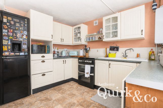 113, First Avenue, Canvey Island photo 2