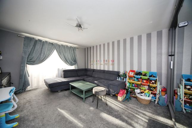 1, Russett Way, Dunstable photo 3