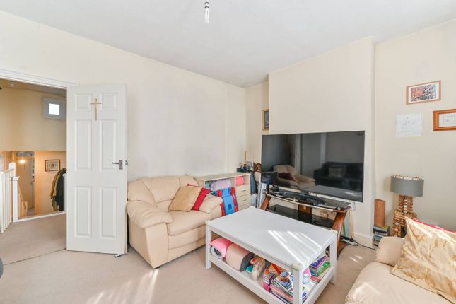 1-bed flat on Gosterwood Street, Deptford, £325,000