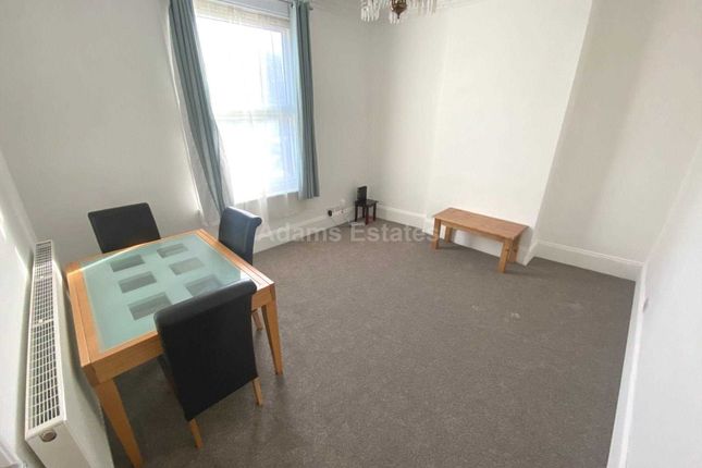Room 5, Fatherson Road, Reading photo 3