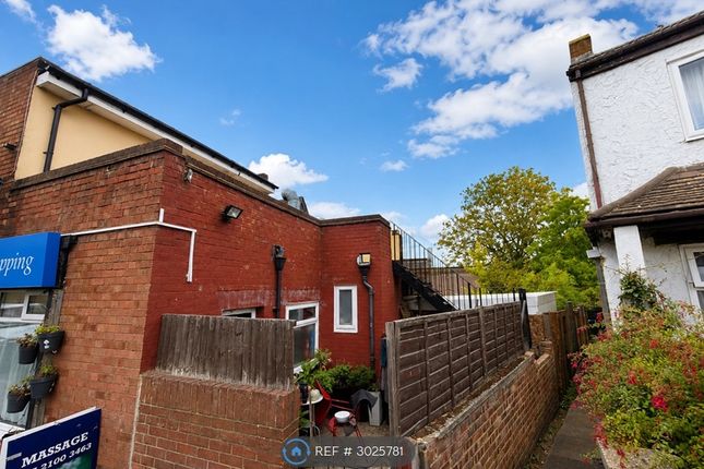 B Chigwell Road, Woodford Green photo 2