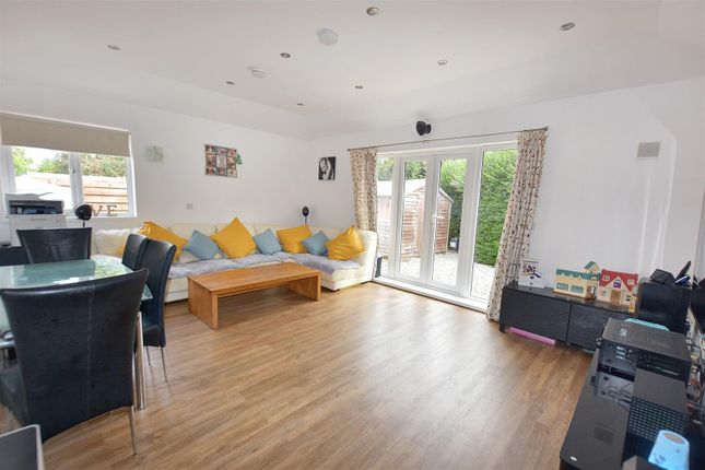3, Windsor Place, Chili Road, Redruth photo 2