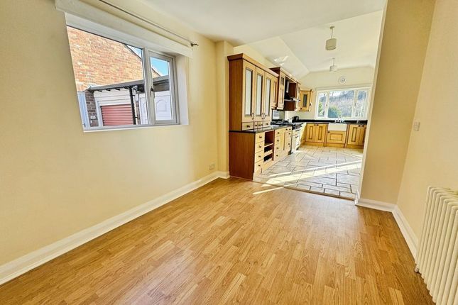 9, Holburn Gardens, Ryton photo 5