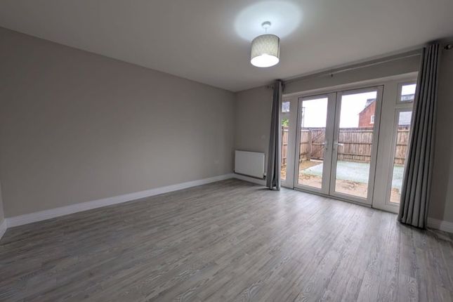 54, Longacres Way, Chichester photo 3