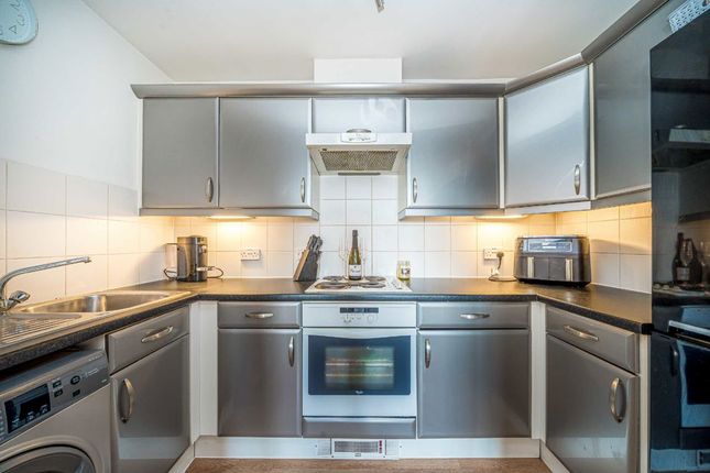 36, International Way, Sunbury-On-Thames photo 3