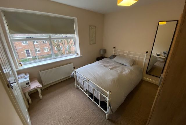 Room to rent in Watson Terrace, York