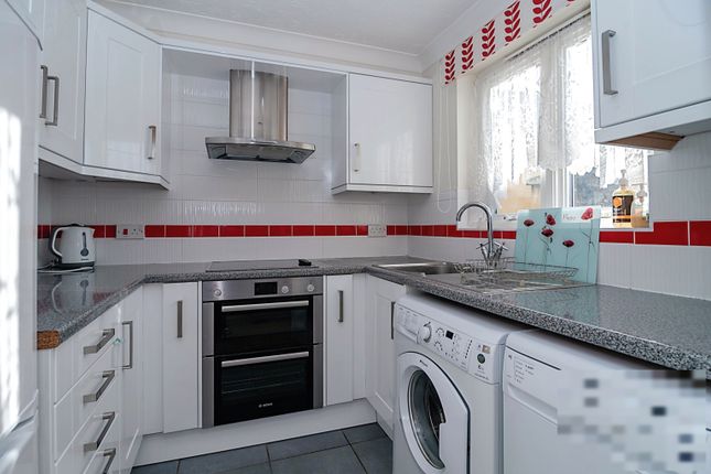 27, Spalding Court, Chelmsford photo 3