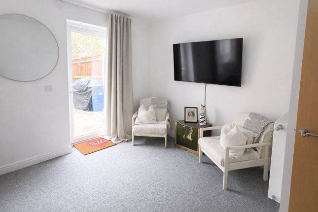 SNG SO, 59, Hunters Hill, Reading photo 4