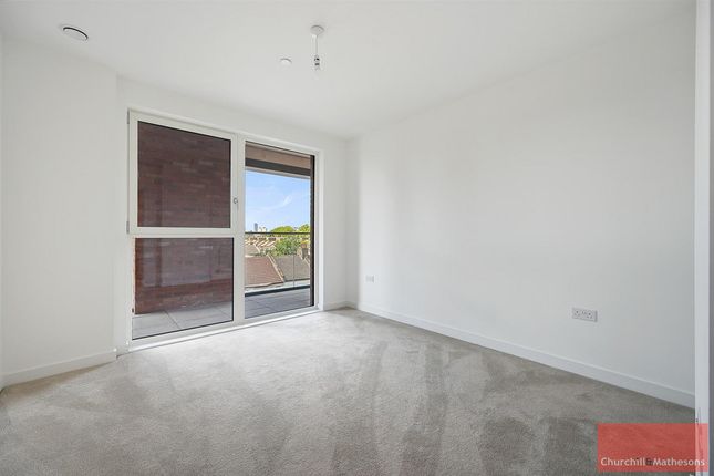 103 St Pier Court,, 549 Green Street, London photo 4