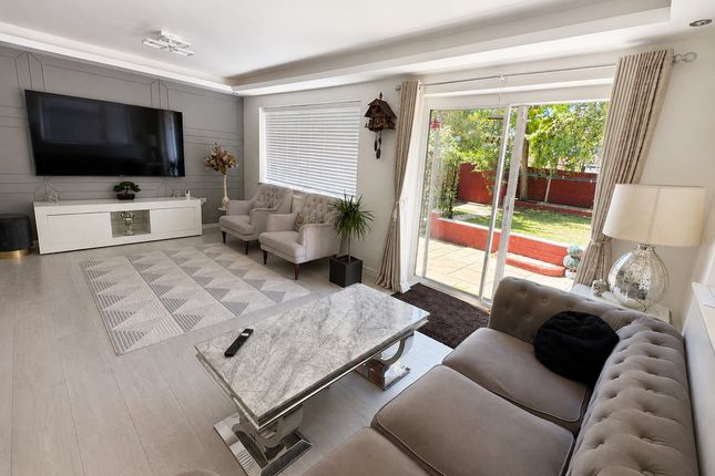 31, Havering Road, Romford photo 3