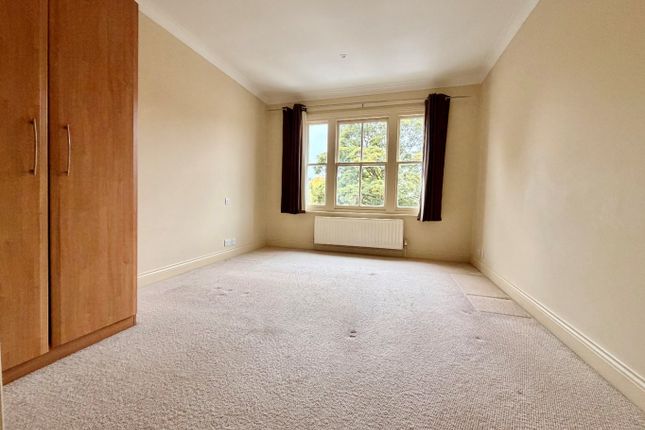 74 High Street, Surrey photo 4