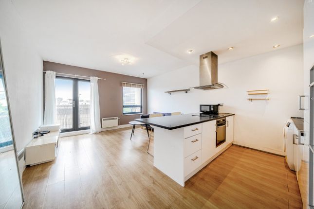 Flat 9, Brownhill Court, 1B, Brownhill Road, London photo 5
